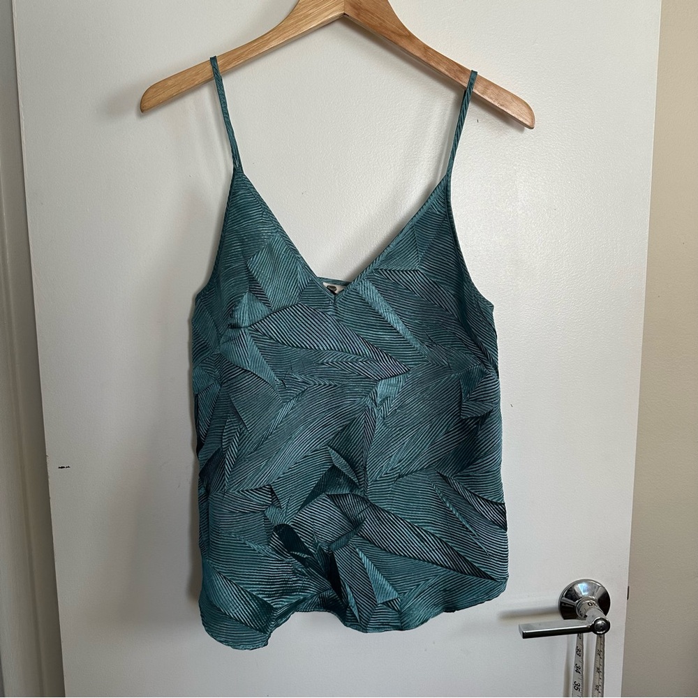 Anthropologie green cami with leaf pattern texture